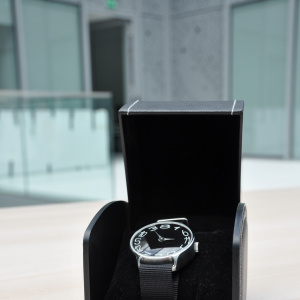 La montre Percept de Florian Chalumet et sa complication à heure sautante aléatoire, qui représente le concept physique de « trou de ver » 